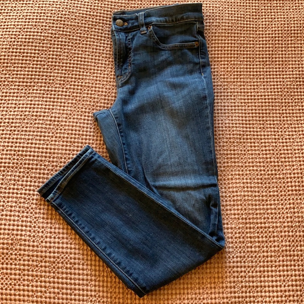 Medium wash skinny jeans